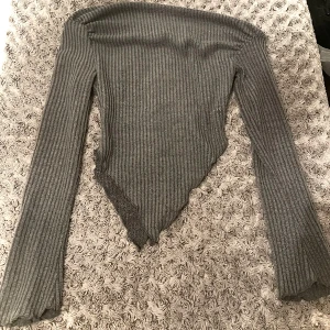 Grå lettuce trim off shoulder tröja - Bara använd ungefär 2-3 gånger Inga fläckar eller skador