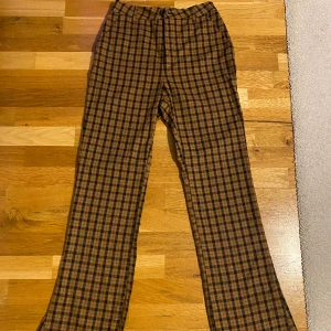Kostym byxor (suitpants) - Storlek S, de är flared, mycket bra skick !