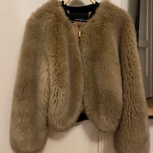 Rodebjer jacka  - Säljer denna rodebjer jacka i väldigt bra skick. Storlek S