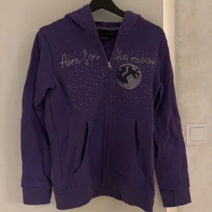 Aimforthemoon tröja  - Inköpt för 1200kr Bra kvalite, använd ett få tal gånger!  Pris går att diskutera  