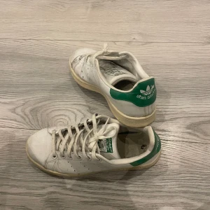 Adidas Stan Smith - Adidas Stan Smith skor i grön färg🤎