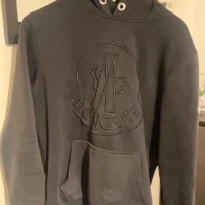 Moncler hoodie  - En skön hoodie 