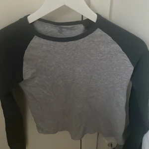 Brandy Melville tröja  - Säljer då den inte kommer till användning 💞