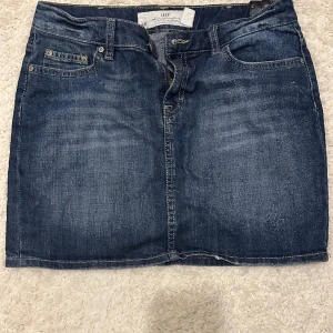 jeans kjol - i braa skick 