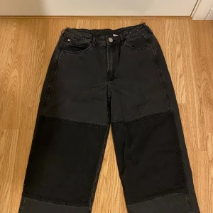Baggy Jeans - Baggy abustle Hm jeans I storlek S. I nyskick 
