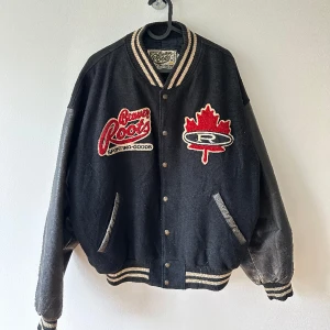 vintage varsity jacka - en fin varsity jacka som ej säljs längre. Nypris 6000kr. 