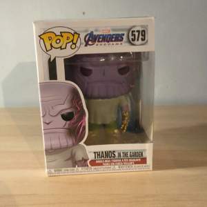 En funko pop figur, Thanos. Öppnad en gång skick 9,5/10. Säljer pågrund av att den bara står.
