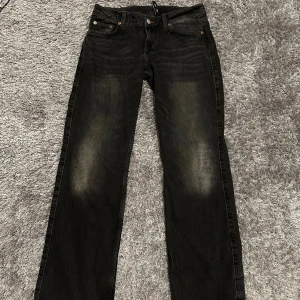 Low waist jeans - Helt oanvända jeans från weekday i Arrow modellen.