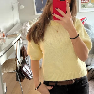 Stickad topp - Från zara. Aldrig använd