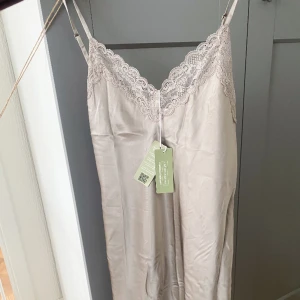 Helt nytt nattlinne Intimissimi - Säljer ett helt nytt, oanvänt nattlinne i storlek S.  Nypris: 799:-