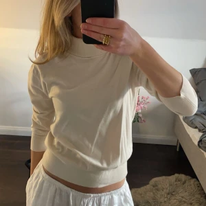 3/4 polotröja  - Säljer denna söta topp som inte kommer till användning längre, tror jag använde den 3-4 ggr förra året💘⚡️
