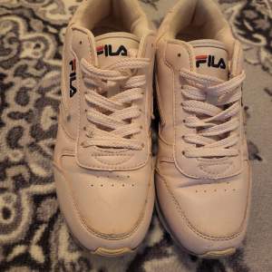 Fila skor ljus rosa storlek 38