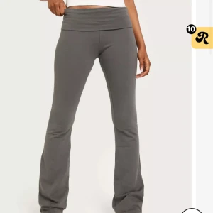 Yoga pants - Använda endast 1 gång, köptes förra veckan. Råkade beställa fel storlek. Nypris: 299 