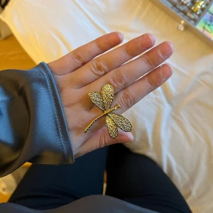 Ringar Trollslända & Blomma - 🤍