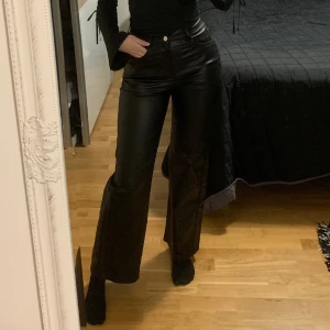 Skinnbyxor  - Skinnbyxor helt nya, säljer då jag har två liknande 😍supersköna byxor 