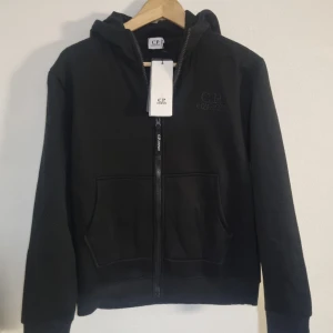 C.P Company hoodie - Helt ny C.P Company hoodie. Google zip.