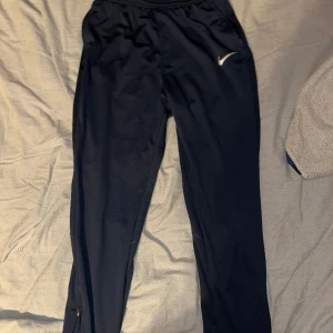 Nike byxor  - Nike byxor  Aldrig använda 