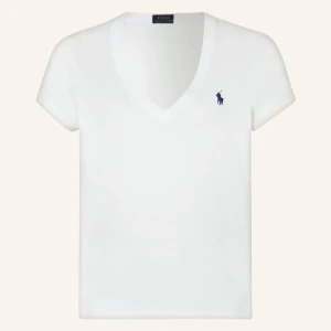 raulph lauren t shirt - använd 1 gång säljer pga att den ej kommer t använding❤️ pris kan diskuteras. nypris 750