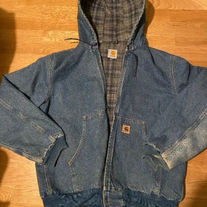 Vintage Carharrt Active Jacka - Gammal Carharrt jacka med najs wash. Storlek L.