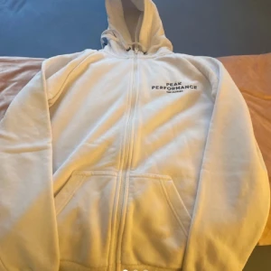 Tröjor peak och adidas  - Väldigt bra skick ,adidas tröjor xl och peak tröjan medium 