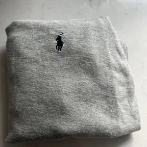 Stickad Ralph lauren tröja  Storlek M Skick (9/10) Använd en gång under kalas 🥳🤪