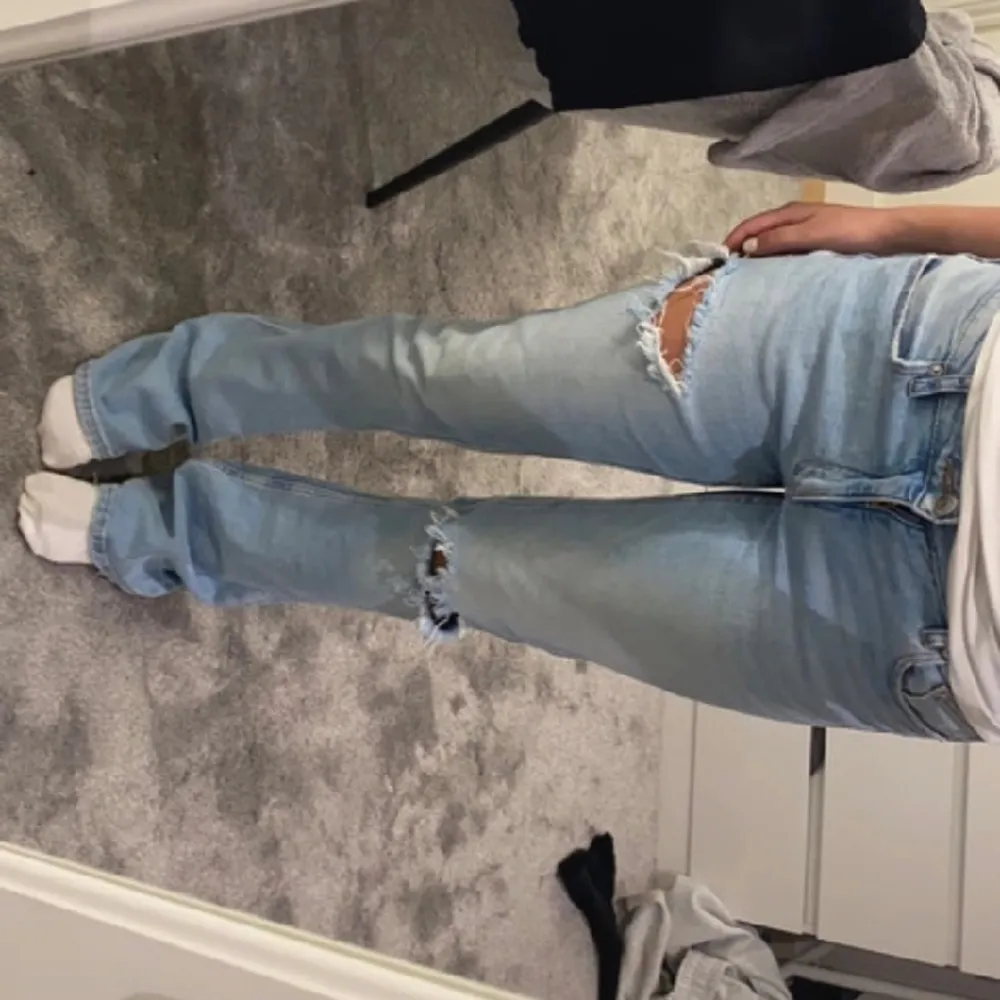 Gina jeans med hål i storlek 164. Jeans & Byxor.