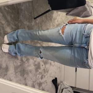 Gina jeans med hål i storlek 164