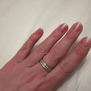 Ring i äkta silver - Ring i äkta silver med kubisk zirkonia. 