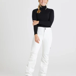 Peak Performance stretch pant stl L - Peak Performance skidbyxor ”Stretch Pants”   Strl: L (dam), mer som en M i storleken  Pris: 1600kr (nypris 3000kr)   Färg: vit   Inköpta förra säsongen, finns på Östermalm, kan även postas. 