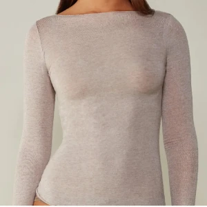 Intimissimi tröja - Begie intimissimi tröja som ej kommer till användning längre. Mycket bra skick! Skriv för fler bilder