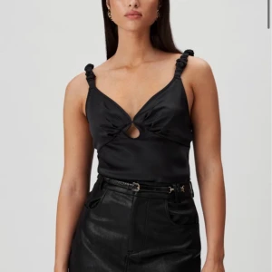 ADOORE LINNE - Super söt topp ifrån adoore, strl 38, nypris 495, helt nytt