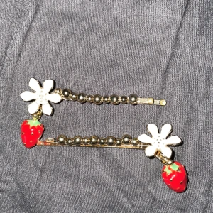Smycken - 2 st söta hårspännen som inte kommer till användning💗