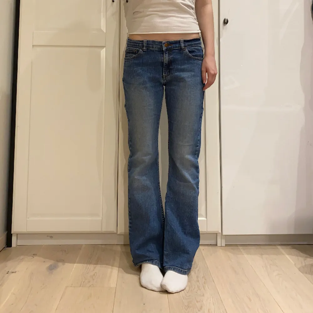 från gamla H&M! midja 41 cm plus stretch o innerben 78 cm ja e 170 för referens💕. Jeans & Byxor.