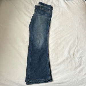 Lowwaist bootcut jeams - Säljer mina jättefina Lågmidjade bootcut jeans från Wrangler då dom är för korta för mig som är 171❤️ 