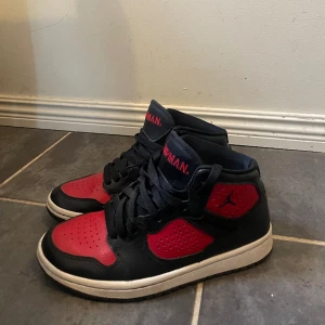 Jordan jumpman storlek 38  - Är i nyskick knappt använda! I stolek 38!