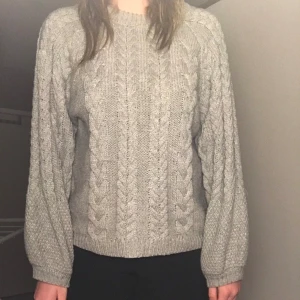 Stickad tröja Nakd - Fin kabelstickad tröja från Nakd i storlek XS💕