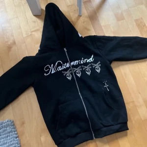 cactus jack hoodie - använd ungefär 10 gånger 