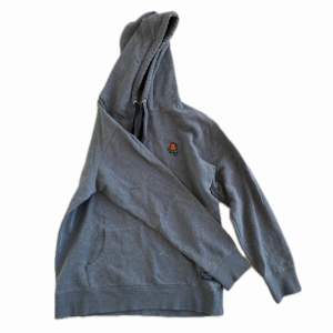 En grå norrlands hoodie ifrån sqrtn company i storlek L. Har själv ärvt den men aldrig använt. I fint skick med ett litet hjortron på framsidan⭐️⭐️