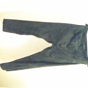 Jeans! - Hej! Säljer ett par av mina jeans för 279kr! Pågrund av att dem inte passar mig längre inget fel på dem storlek 32/34 de va allt för mig!🍾💯