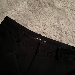 Kostym byxor - Bikbok kostymbyxor Stl 36,s. Jätte fina men tyvärr behöver jag en annan Stl. 