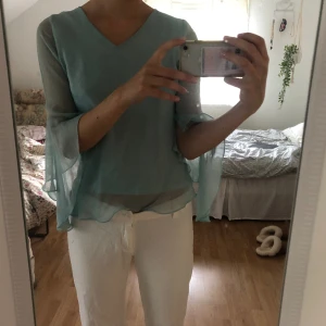 Blå blus - Festlig blå blus🩵