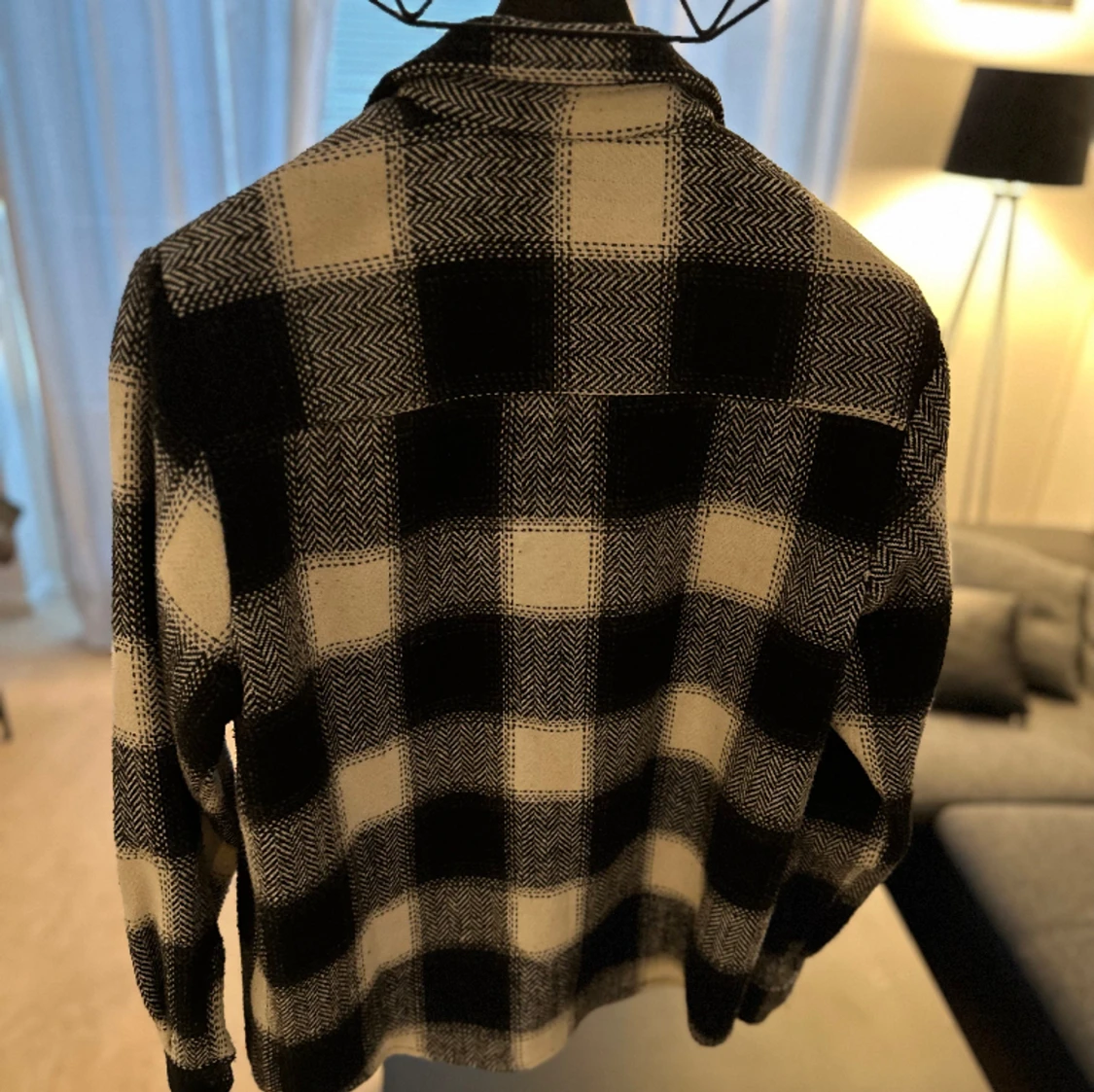 Svart/vit overshirt - storlek S - 91
