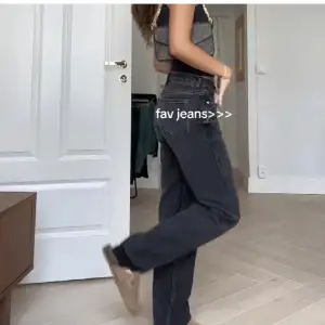 Gina Tricot Jeans i färgen Offblack, användas 1 gång så i nyskick💕 Frakt tillkommer📦