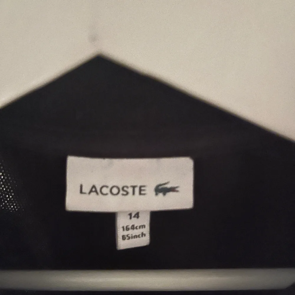 Säljer nu min Lacoste pike, sitter som en mindre xs. Skick 9/10, nypris 800kr. T-shirts.