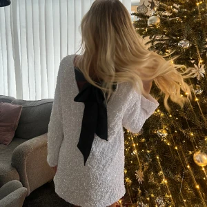 HM dress - Säljer den populära tiktok klänningen från HM som är helt slutsåld, storlek Xs och använd endast en gång 