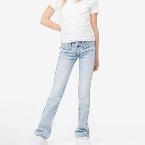 Super snygga jeans från hm i strl 164, säljer då det tyvärr är försmå för mig😭.