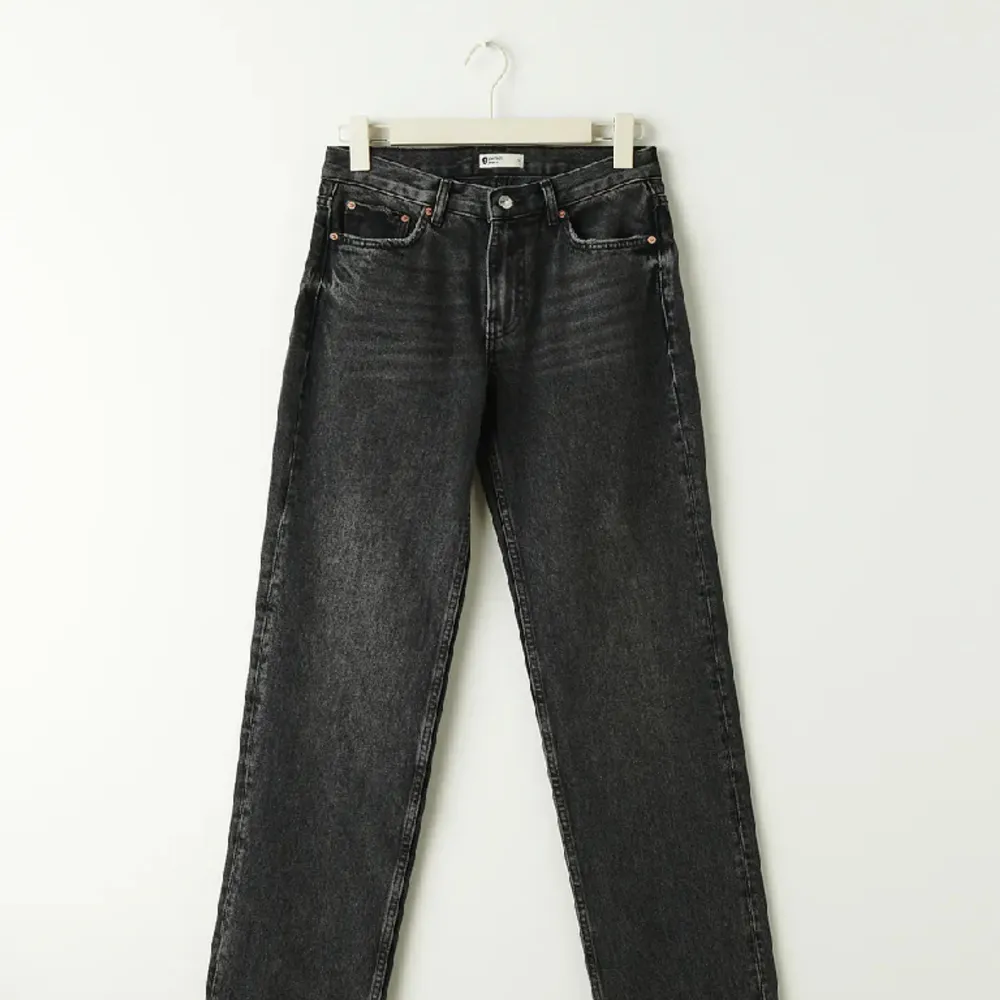 Säljer mina jätte snygga GinaTricot jeans då de är lite för små.. Jeans & Byxor.