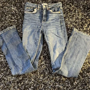 Bootcut jeans från zara - Säljer mina bootcutjeans från zara då dem inte använda längre. Nyskick, ordinalpris 400kr
