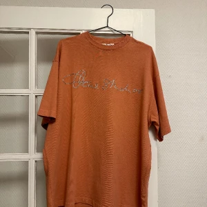 Acne Studios - Aldrig använd och har endast hängt på klädhängaren Storlek M med en oversized fit