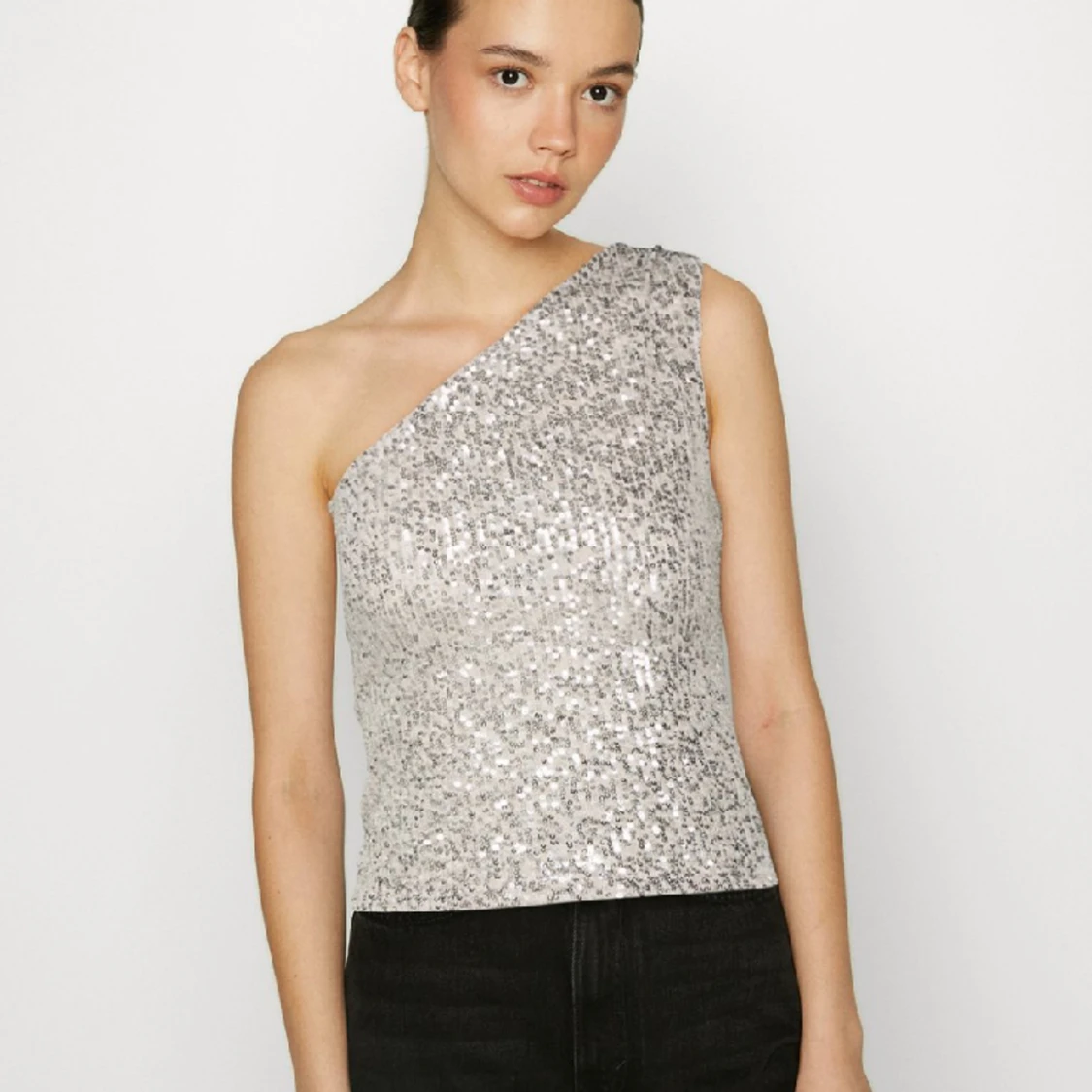 Glittrig topp från WEEKDAY - 90